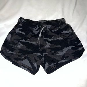 Athleta girl All play shorts 3" camo Size L 12